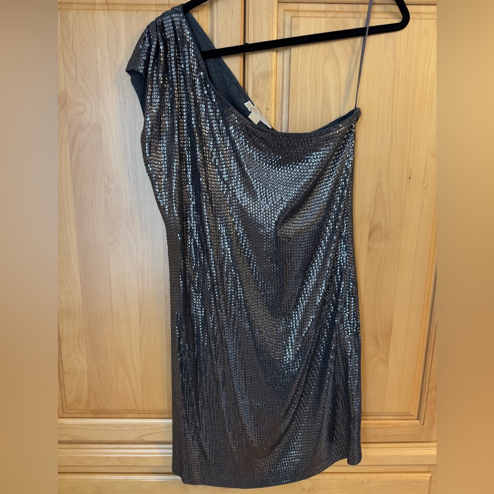 Michael Kors Dark Silver sequin one should dress. Size M. Excellent condition.